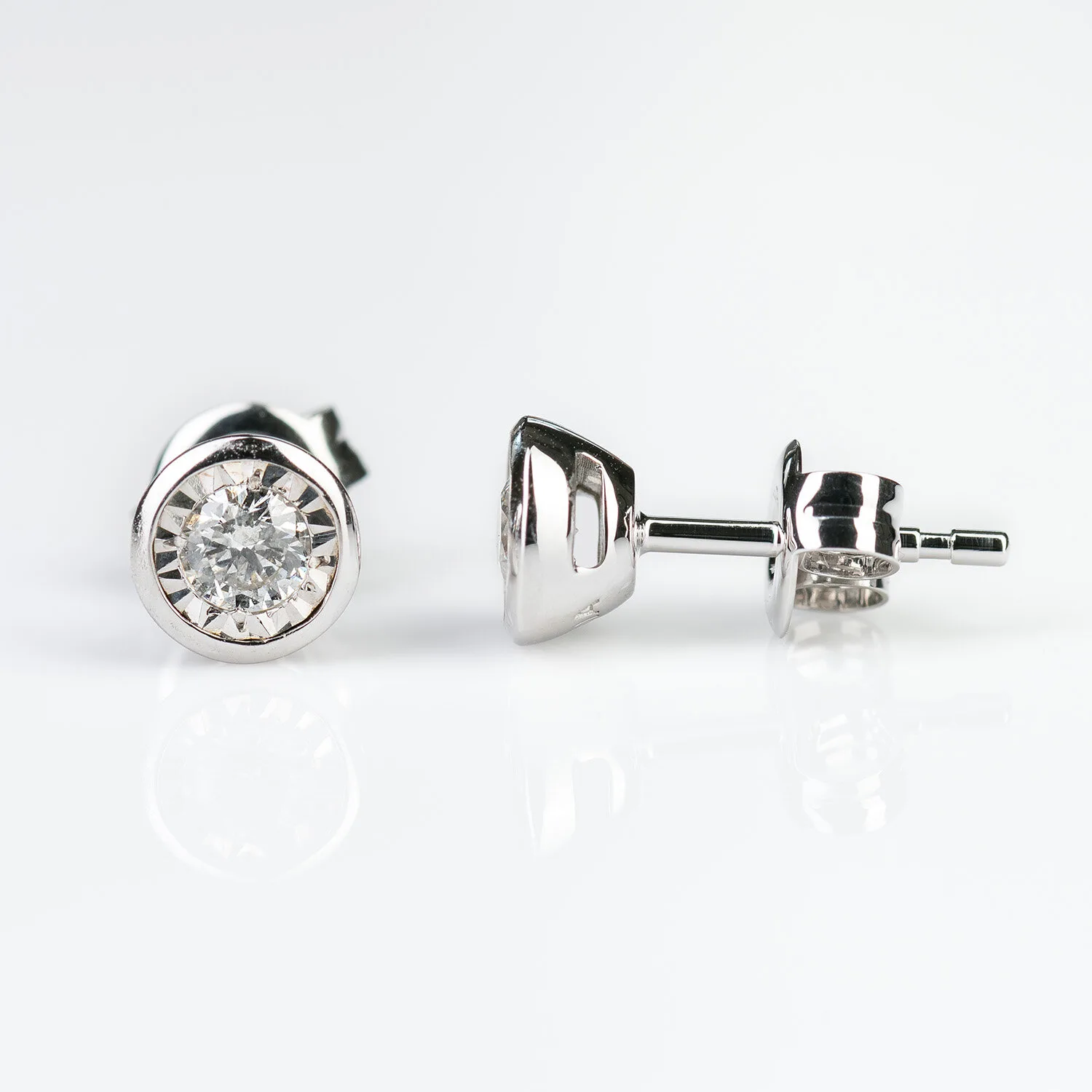 Debut 9ct White Gold 0.25ct Illusion Rubover Set Diamond Studs