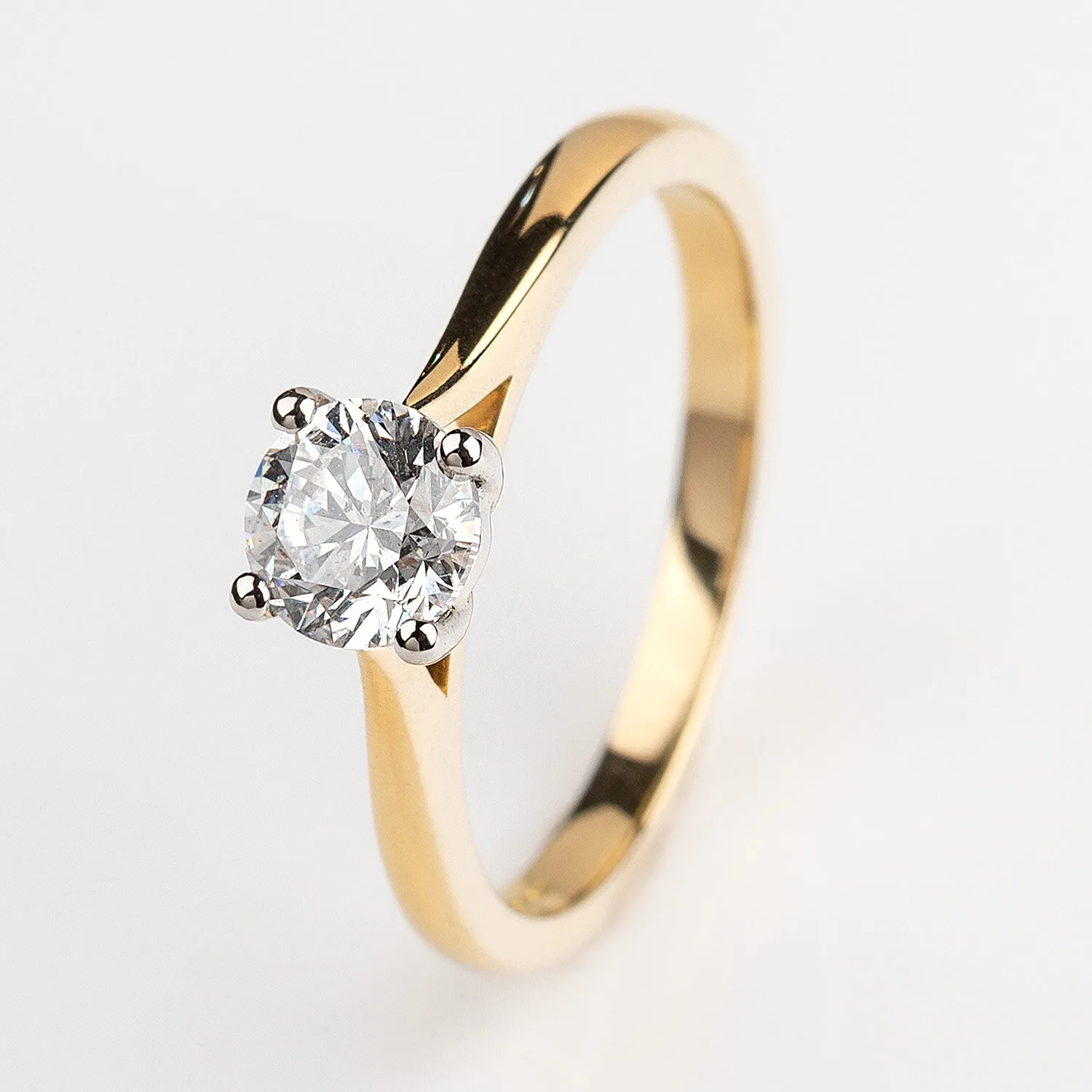 18ct Yellow Gold 0.91ct Round Brilliant Cut Diamond Solitaire Ring