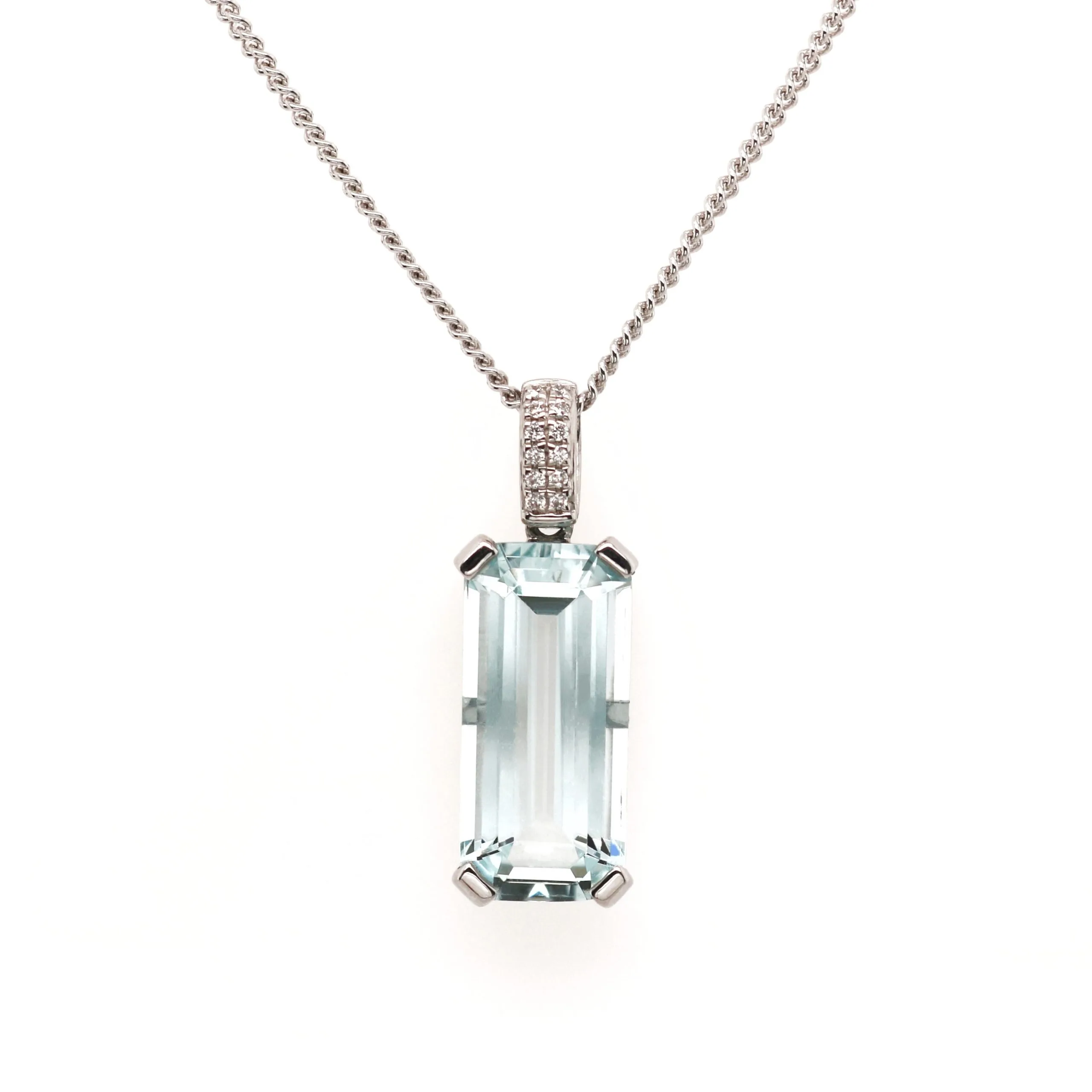 18ct White Gold 1.44ct Mixed Cut Aquamarine and Diamond Necklace