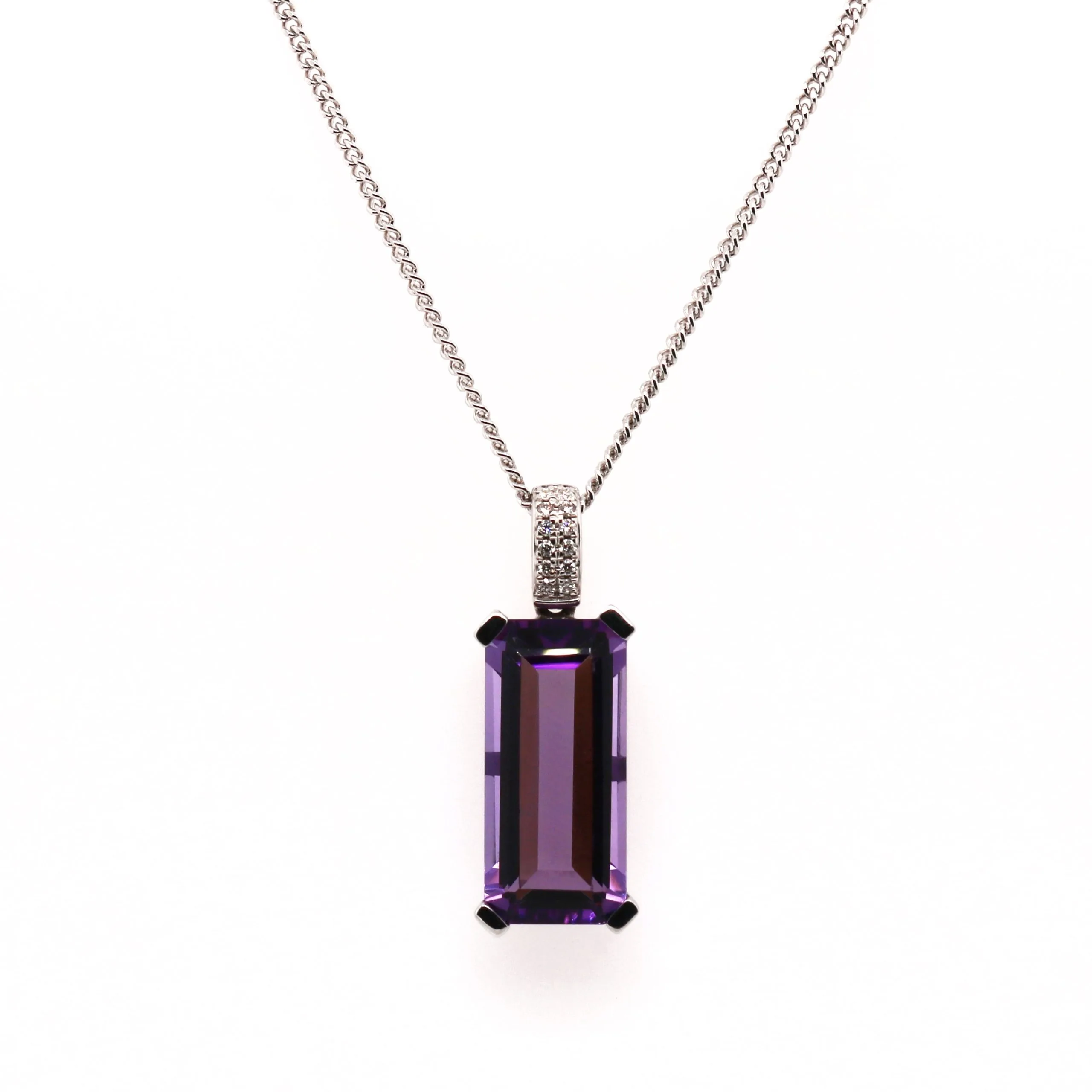 18ct White Gold 1.34ct Mixed Cut Amethyst and Diamond Pendant Necklace