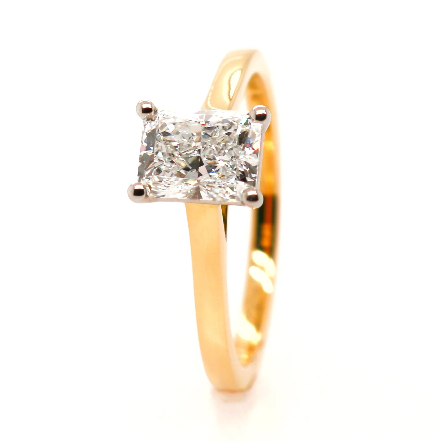 18ct Yellow Gold 1.00ct Laboratory Grown Radiant Cut Diamond Solitaire Ring