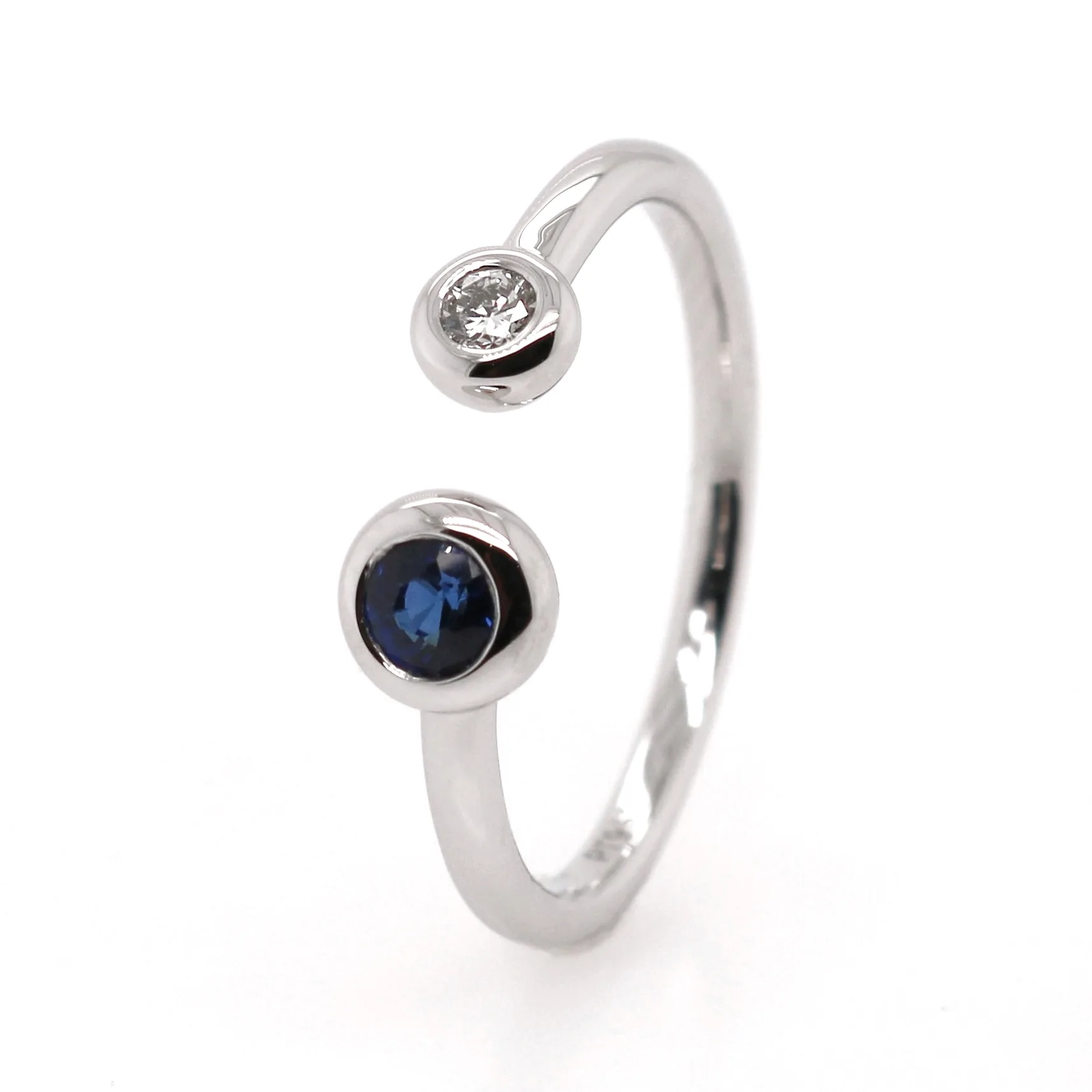 Platinum 1.22ct Round Brilliant Cut Sapphire and Diamond Toi Et Moi Ring