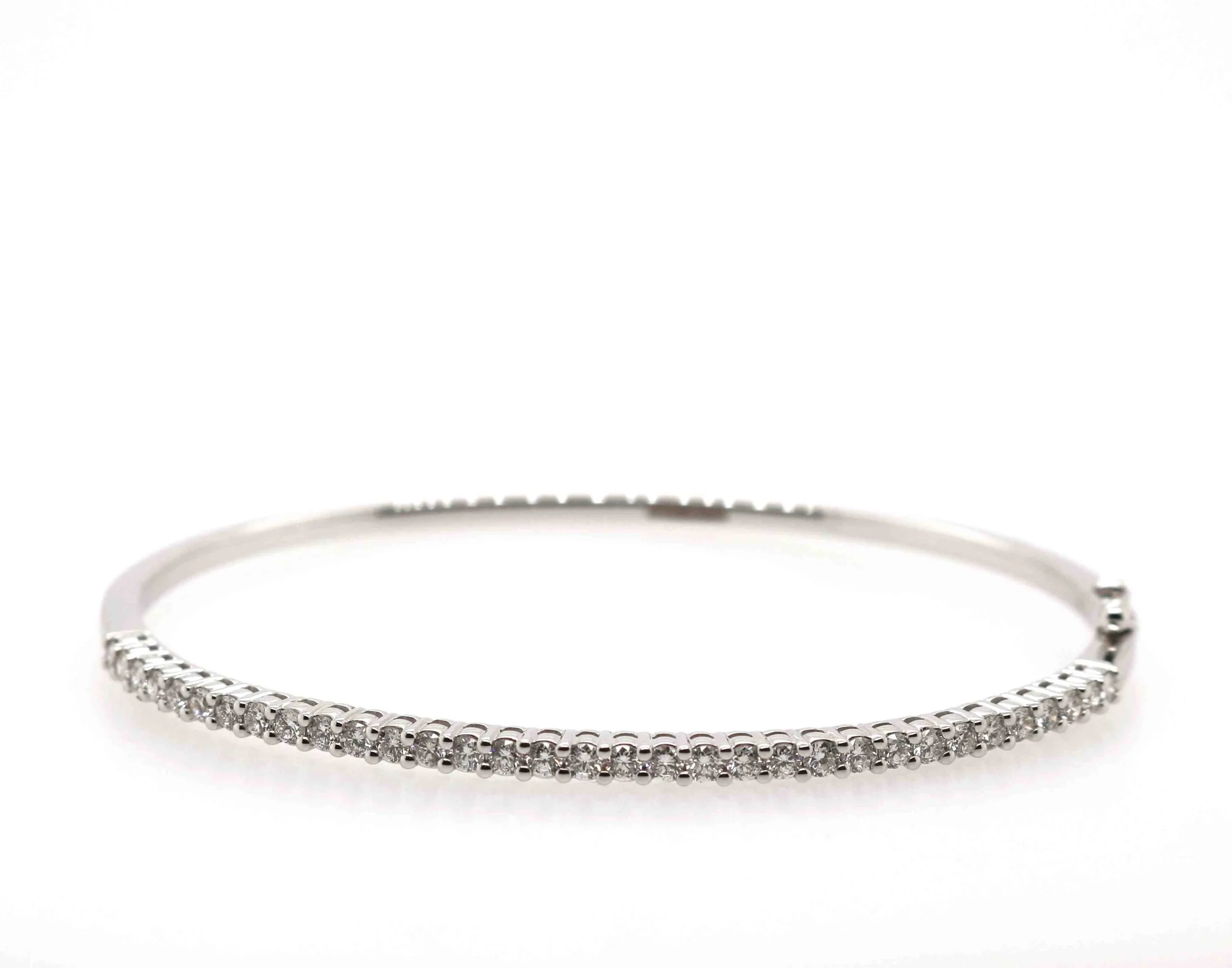 18ct White Gold 1.05ct Round Brilliant Cut Diamond Bangle