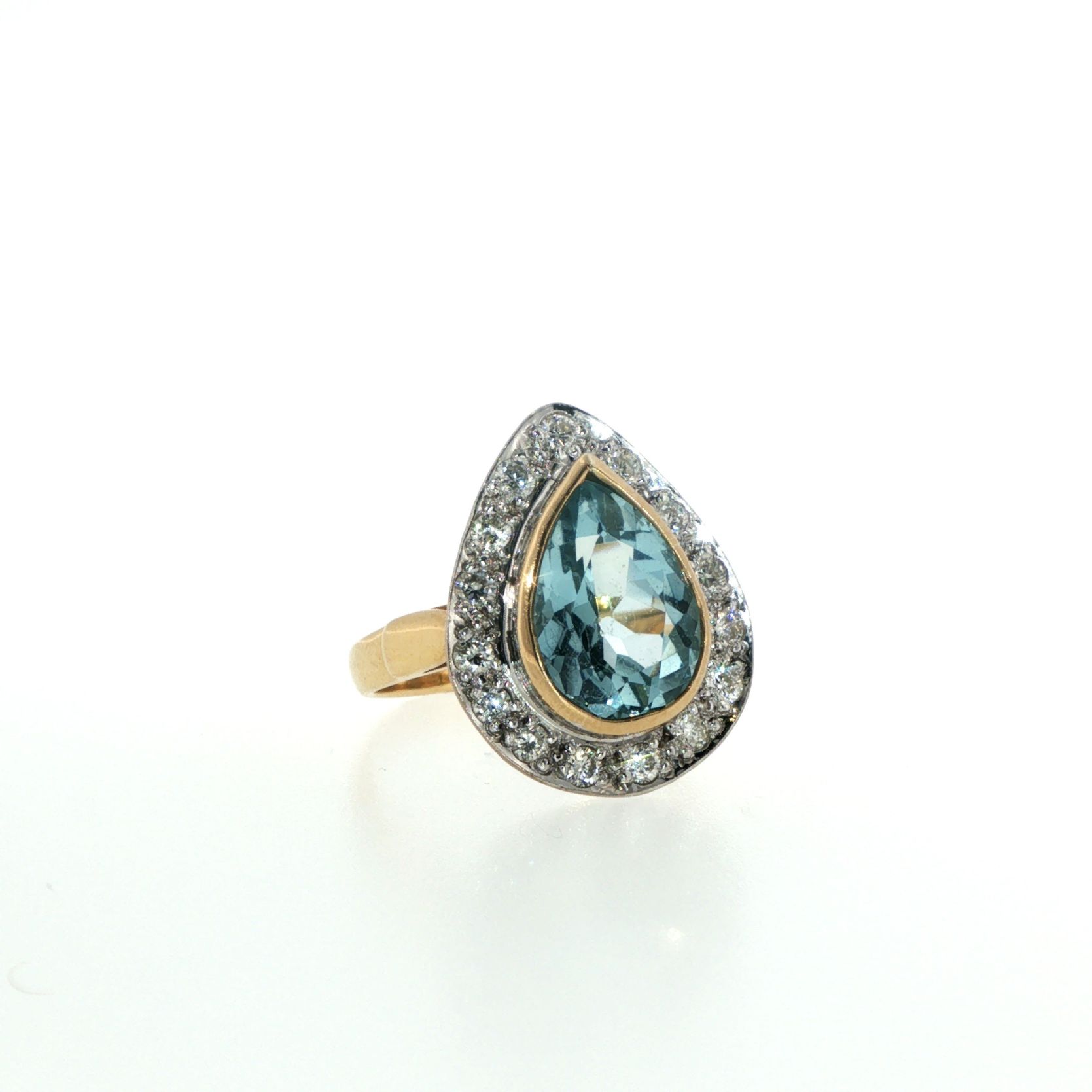 Pre-owned 18ct yellow gold aquamarine and diamond cluster ring