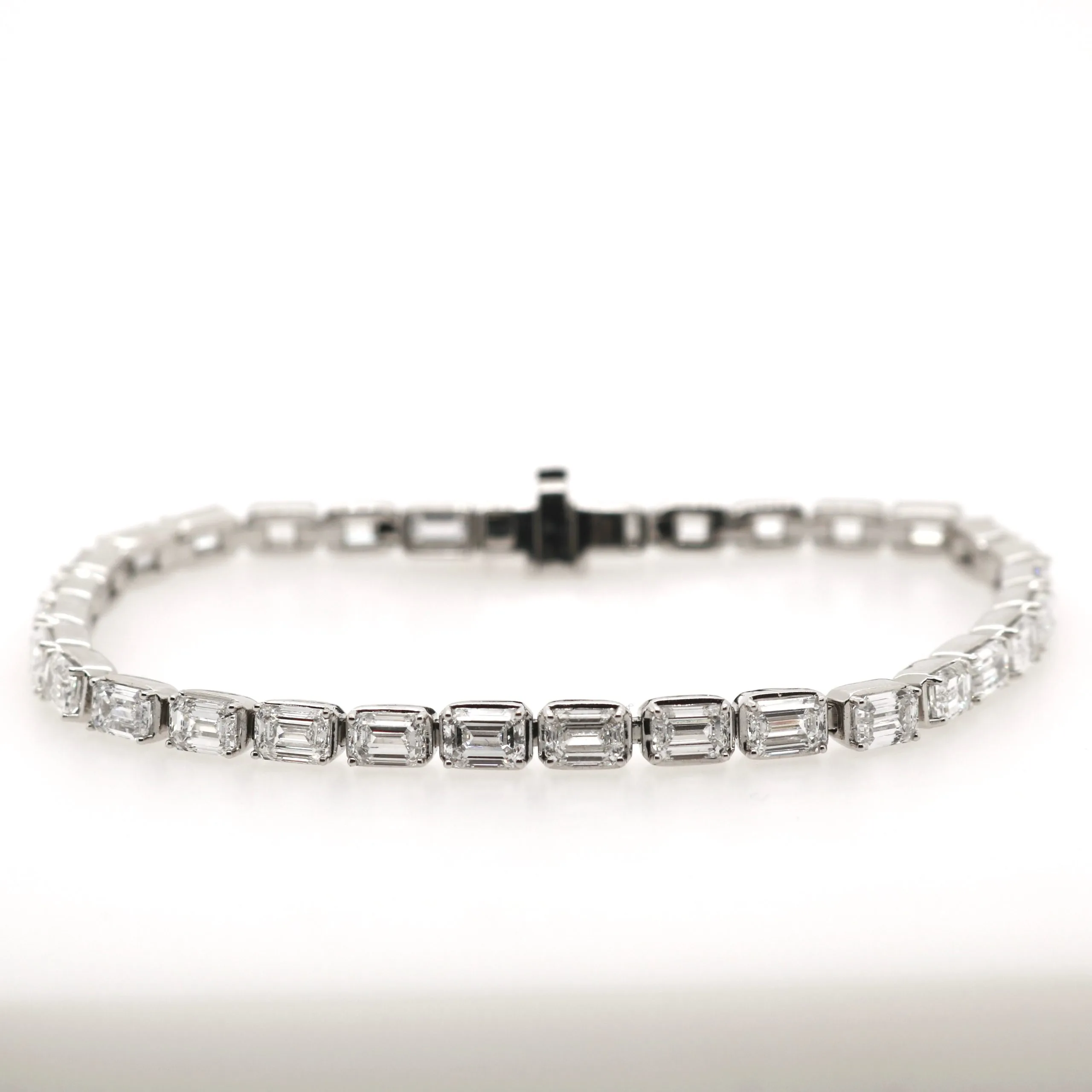18ct White Gold 9.75ct Laboratory Grown Emerald Cut Diamond Bracelet